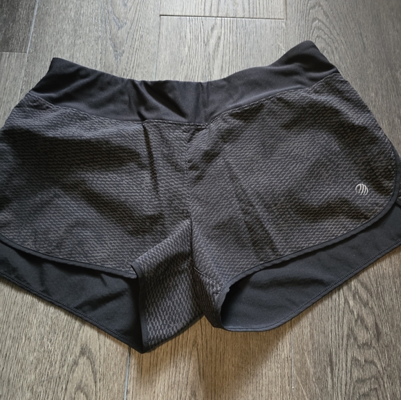 Bundle Running Shorts - Picture 2 of 5
